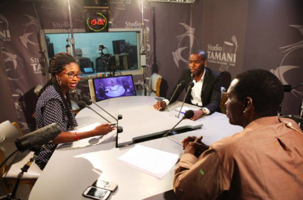 Sveitsiläisten journalistien tukema radioasema Afrikassa.